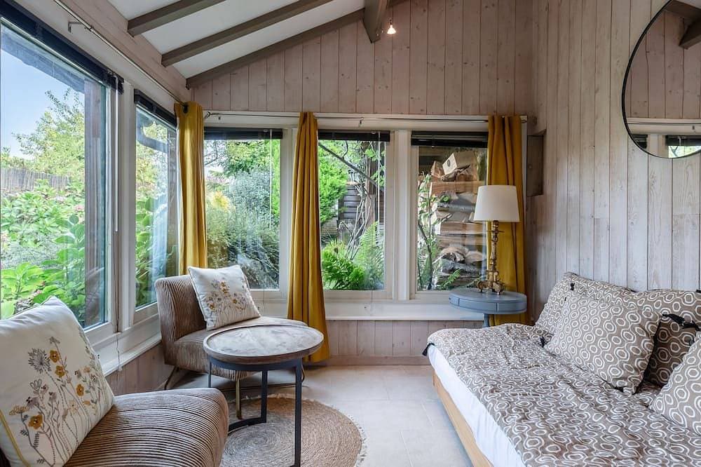 Foto 8 von 23: Le Cottage de La Maison Saint Léonard | Schöner Gemeinschaftsgarten im Herz