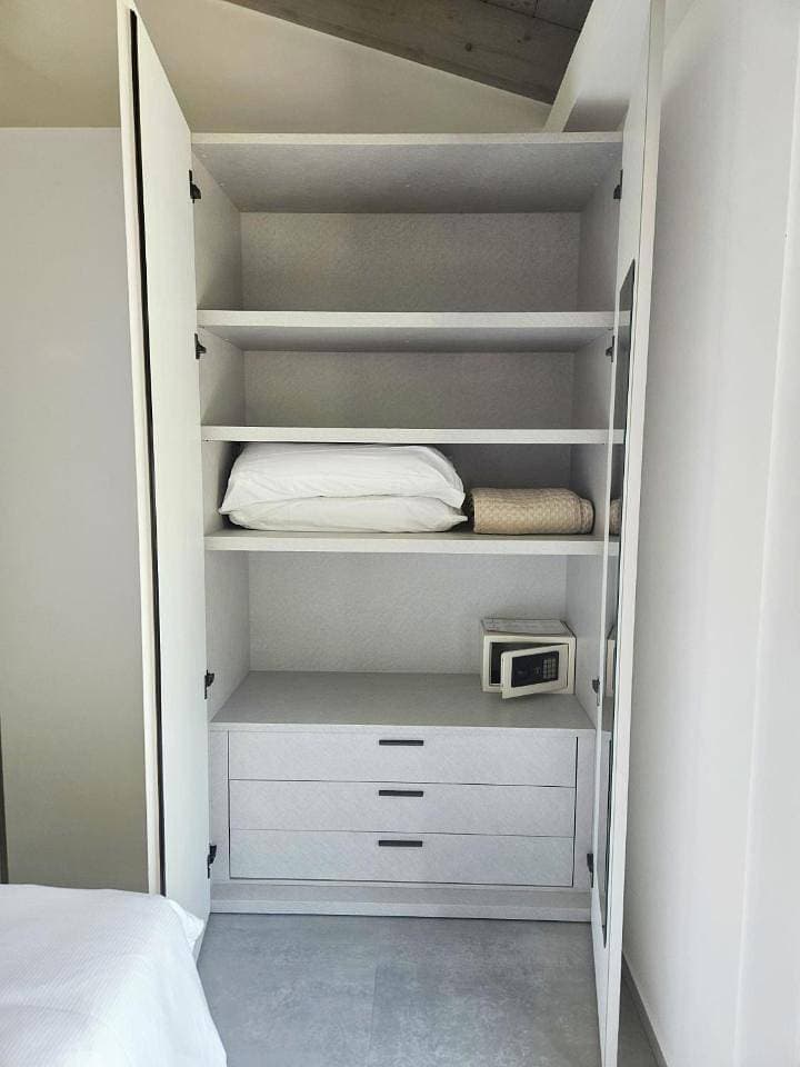 Foto 7 von 25: Two-Bedroom Apartment with Lake View