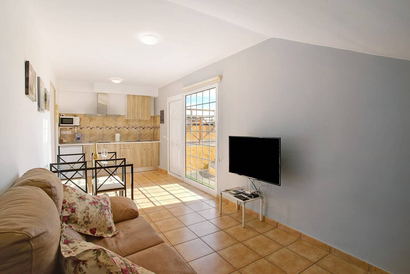 Foto 6 von 20: Ferienwohnung 'Montemar 1' mit Meerblick, Gemeinschaftspool und WLAN