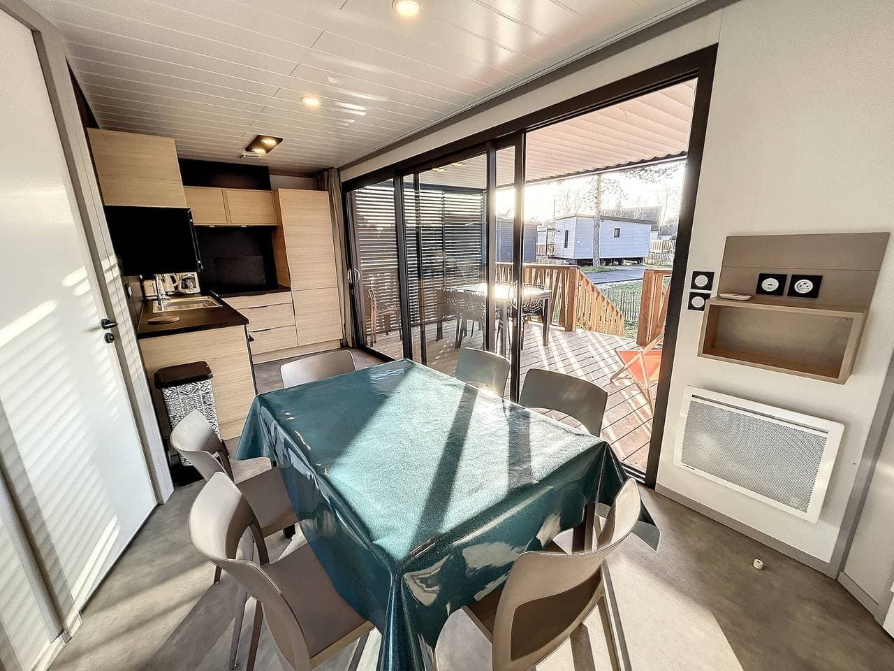 Foto 5 von 23: Luxus-Chalet mit Pool, WLAN, 6 Schlafplätze, Nähe Strand und Zentrum