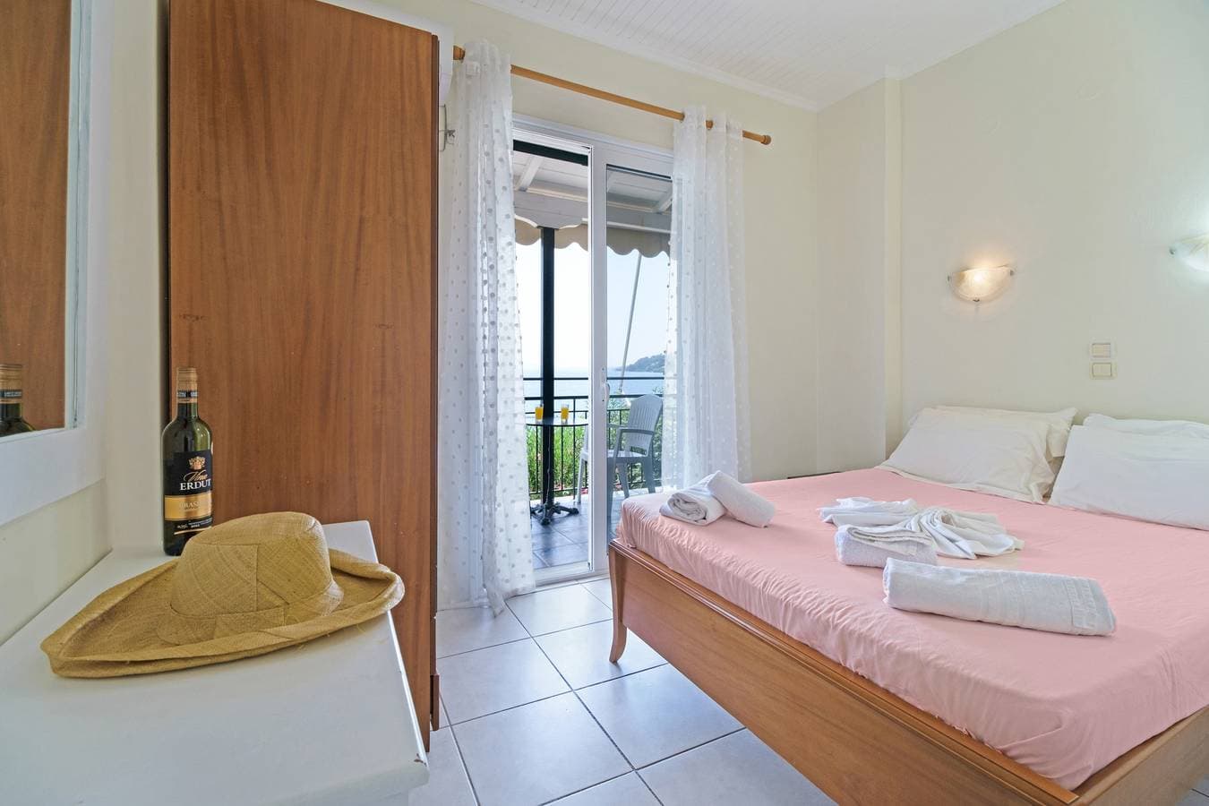 Foto 5 von 19: Zimmer 'S8 Room' mit Meerblick, WLAN und Klimaanlage