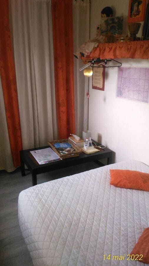 Foto 2 von 8: Double Room with Shared Bathroom