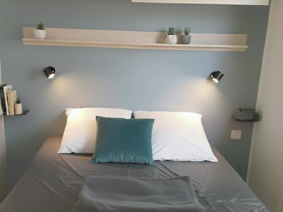 Foto 6 von 57: Flower Camping Vitamin - Mobilheim 2 personen - Cahita Standard 17.8m² (1 Schlafzimmer) + TV + Terrasse