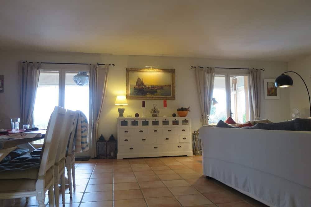 Foto 11 von 30: Geräumige Villa mit Pool, Terrasse, Panoramablick