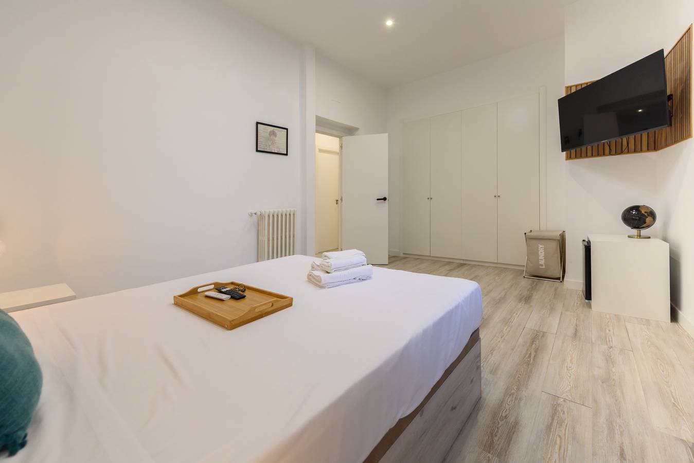 Foto 10 von 23: M Madrid: habitación con comodidad y zona