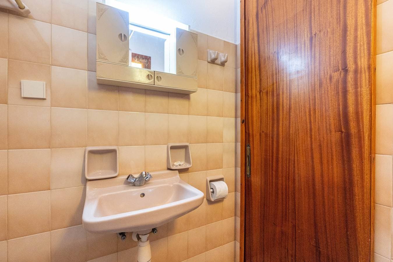 Foto 11 von 28: Einzimmerapartment 'Mires House Side Ground Floor 3' mit Gemeinschaftspool, WLAN und Klimaanlage