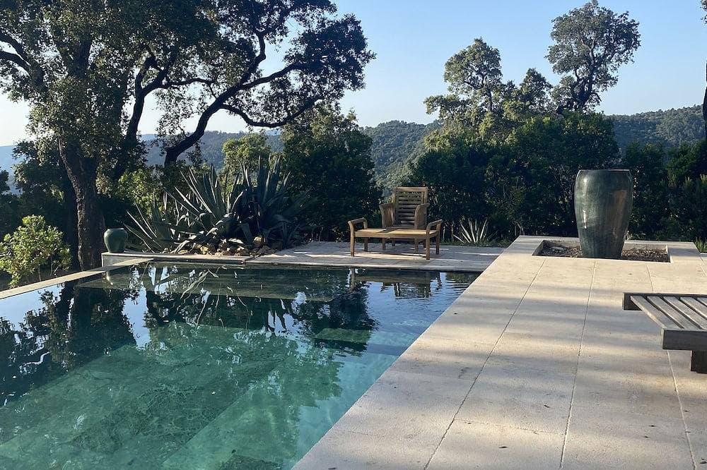 House exceptional site on 10 Ha panoramic sea view of the Gulf of St-Tropez 1