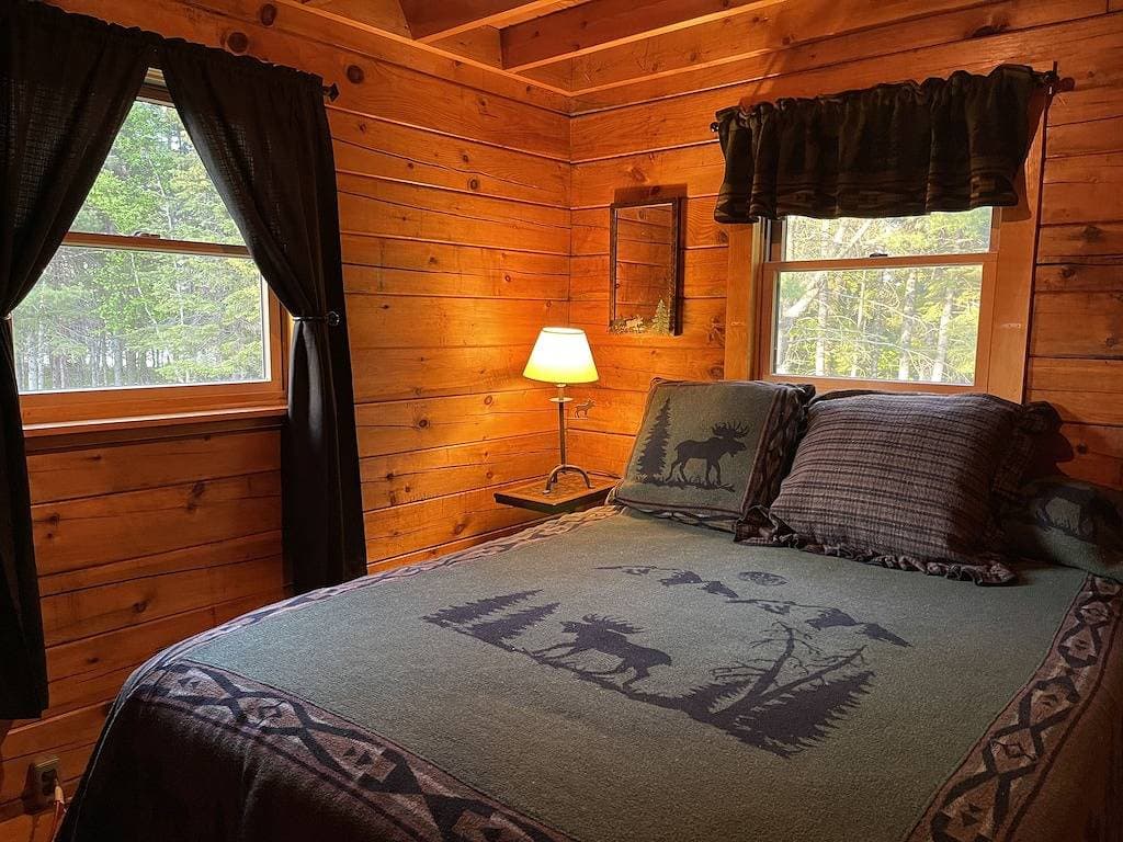 Foto 6 von 39: Lakefront Cabin/Hot Tub/Dock Lake Access/Ski Sugarloaf Mountain12mi/Trail Access