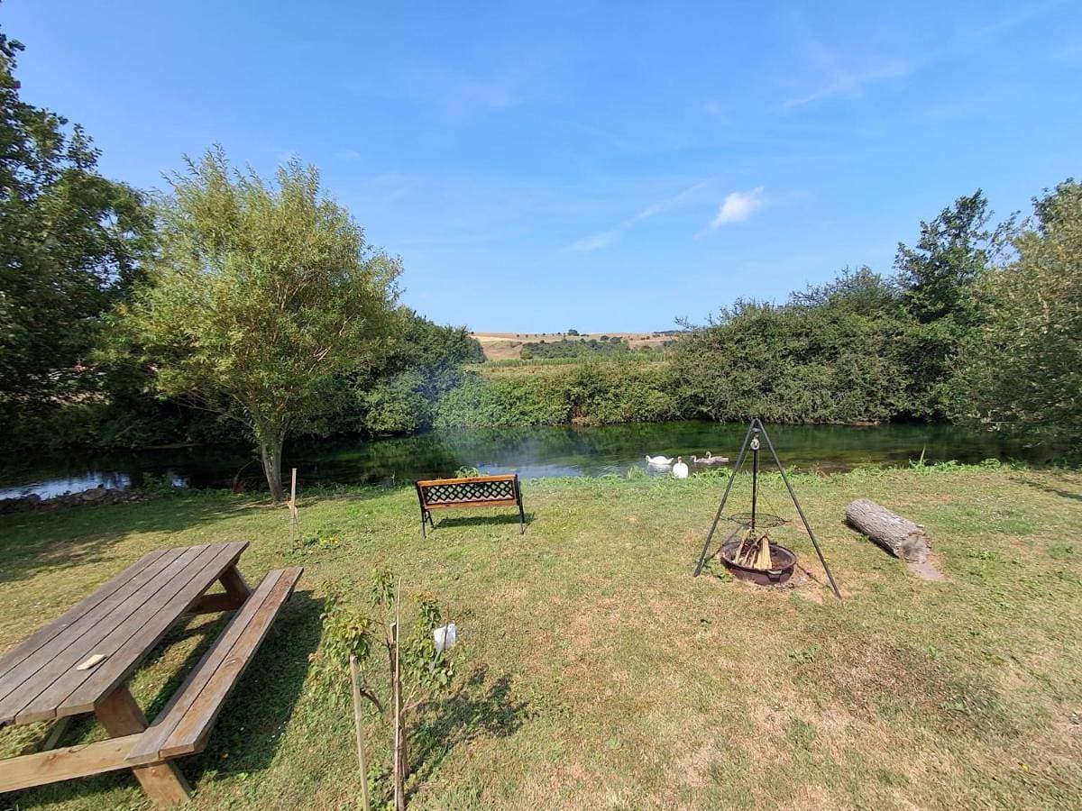Le Lilas au bord de rivière 1