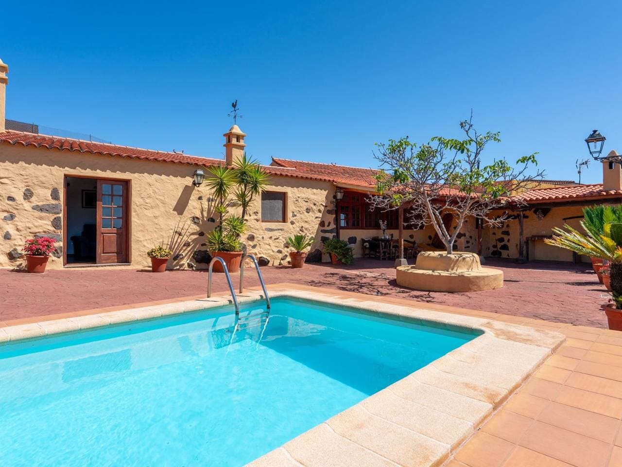 Kanarische Finca mit Pool und herrlicher Aussicht 1