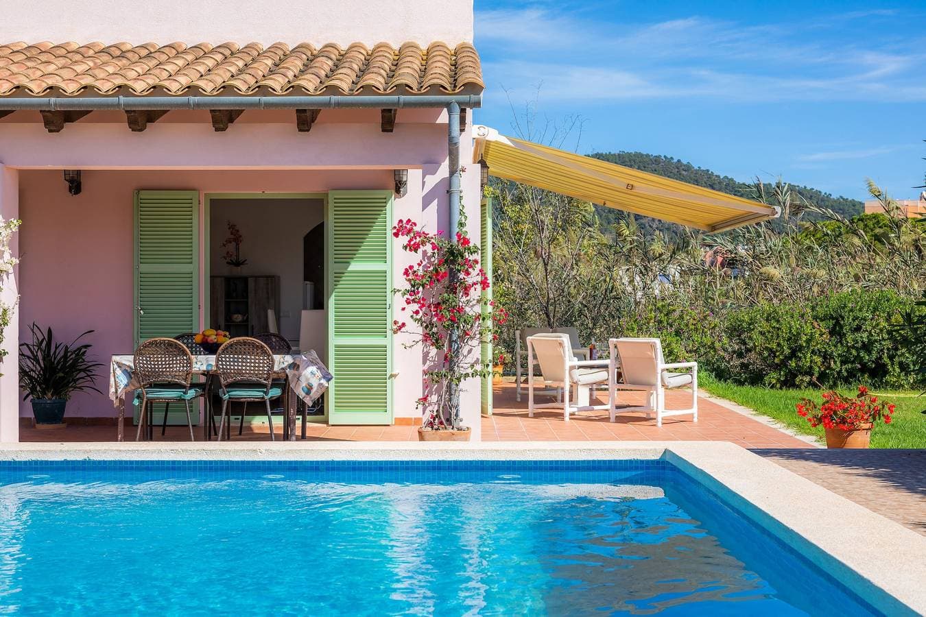 Foto 4 von 35: Klimatisiertes Ferienhaus am Meer mit Pool, Garten, Terrasse und WLAN