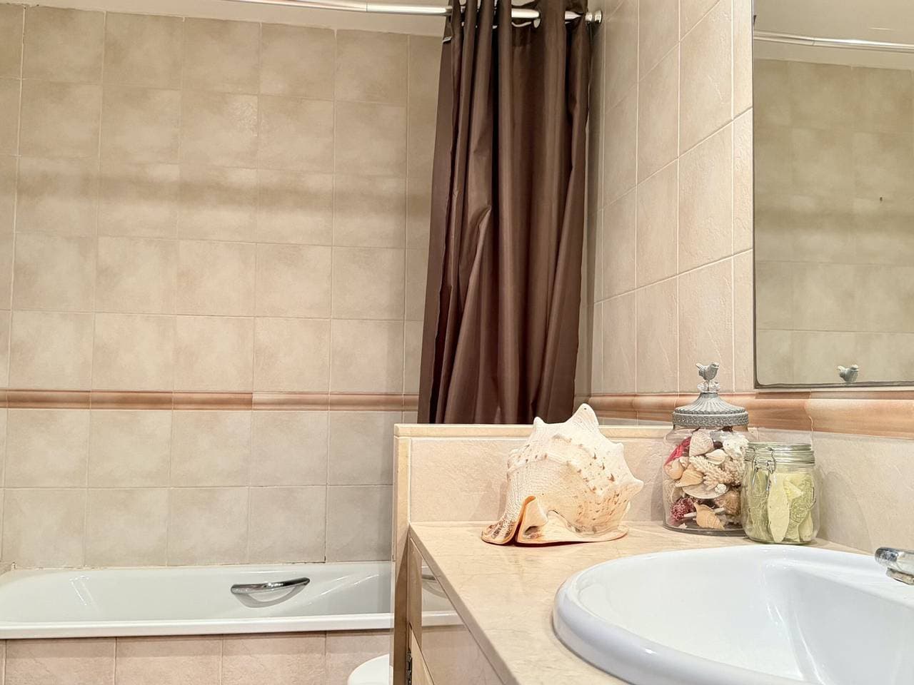 Foto 8 von 36: Moderne Wohnung mit Pool in Pals, für 4 Personen