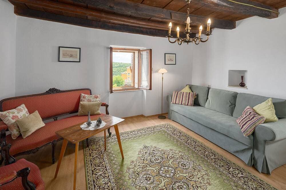 Foto 9 von 30: Nice home in Oprtalj with house a panoramic view