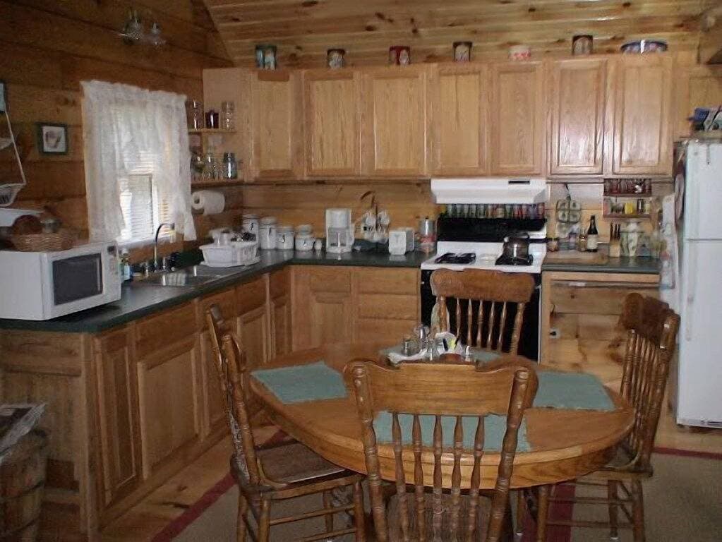 Foto 7 von 11: Hand Crafted Log Cabin