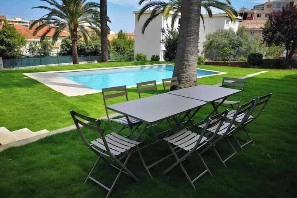 Foto 13 von 18: Large apartment in villa with garden and pool