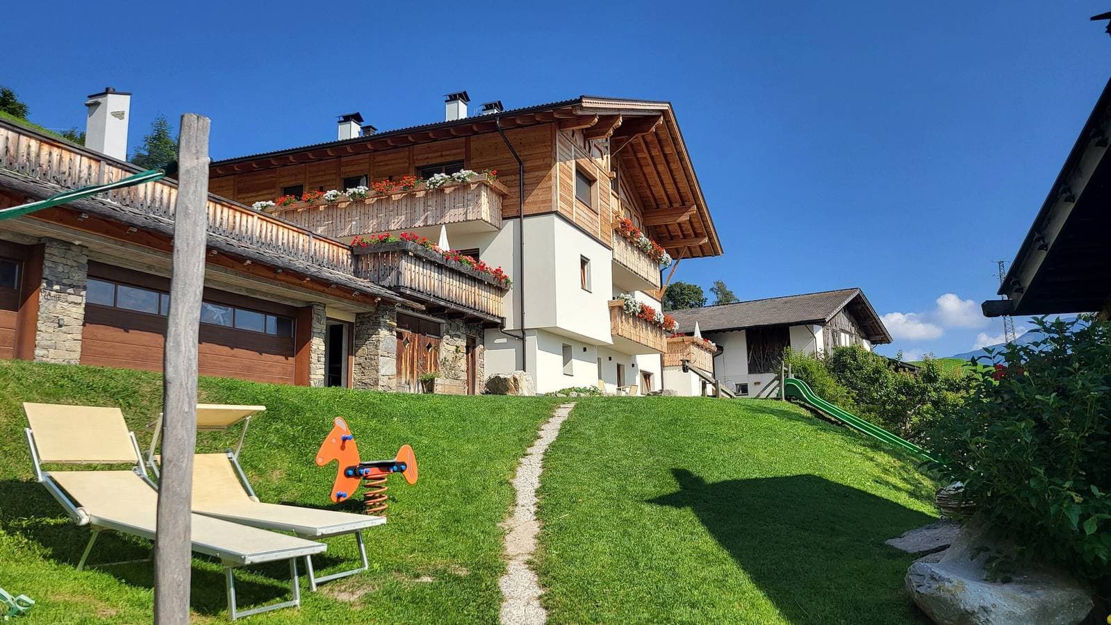 Foto 9 von 37: Apartment 'Waldes Duft - Patleidhof' mit Bergblick und privater Sauna am Balkon