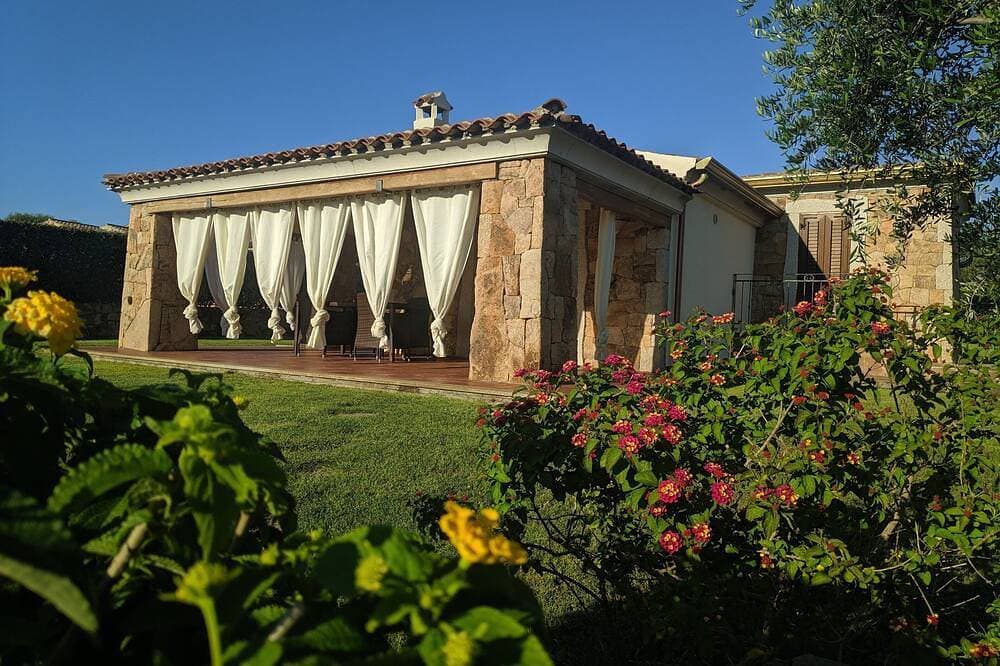 Villa, 600m Garten., Parkplatz., Dusche, Grill, große Veranda mit Küchenzeile 1