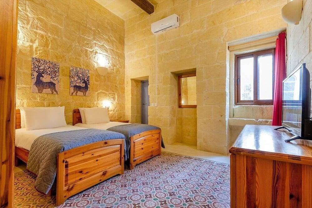 Foto 6 von 30: 300y/o Gozo Country Villa: pool, games, sleeps 14