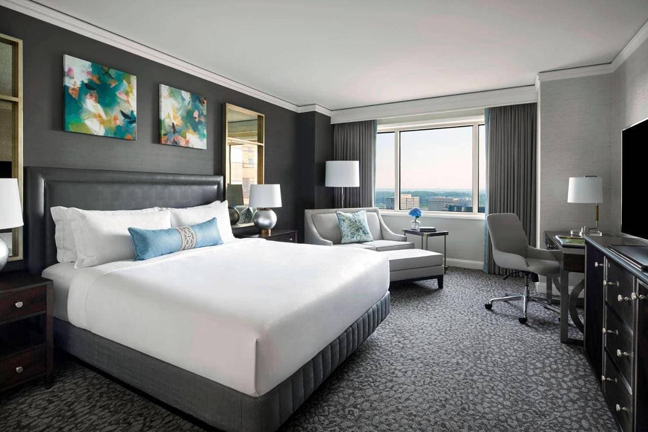 Foto 6 von 9: Guest Room with King Bed