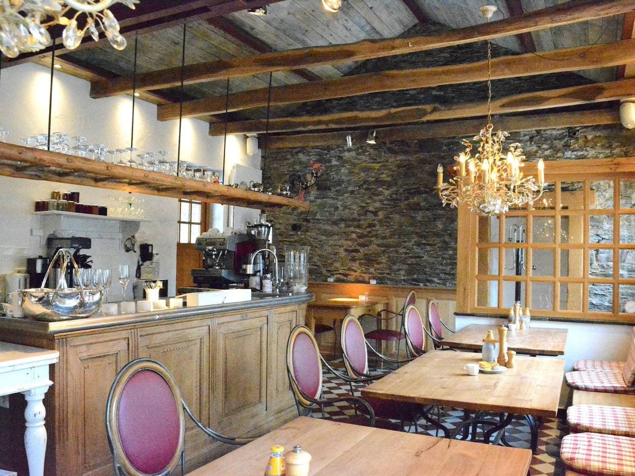 Foto 5 von 40: Ferienhaus in Bièvre mit Terrasse