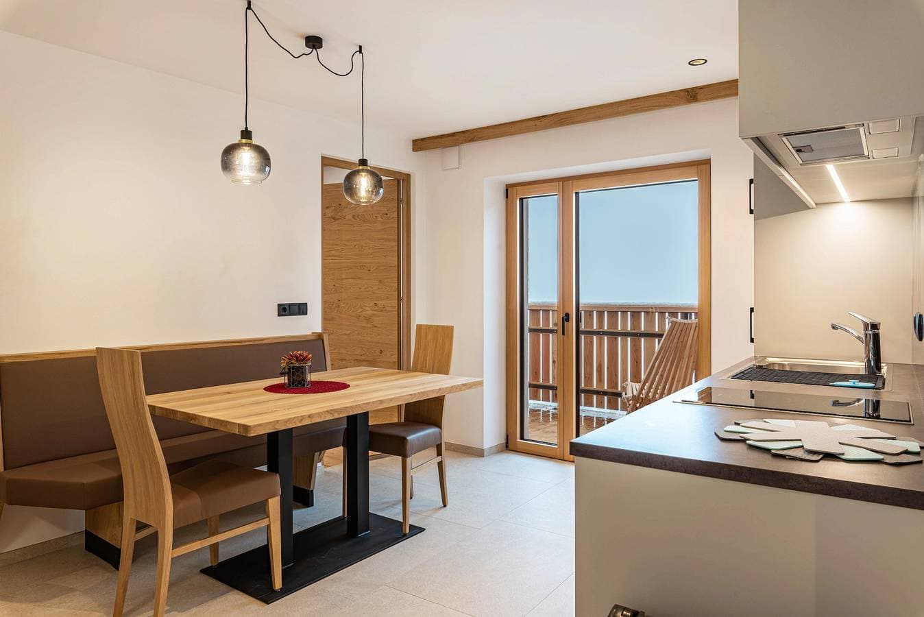 Foto 7 von 37: Ferienwohnung "Planerhof Apartment Lilie" mit Bergblick, Gemeinschaftsterrasse und WLAN