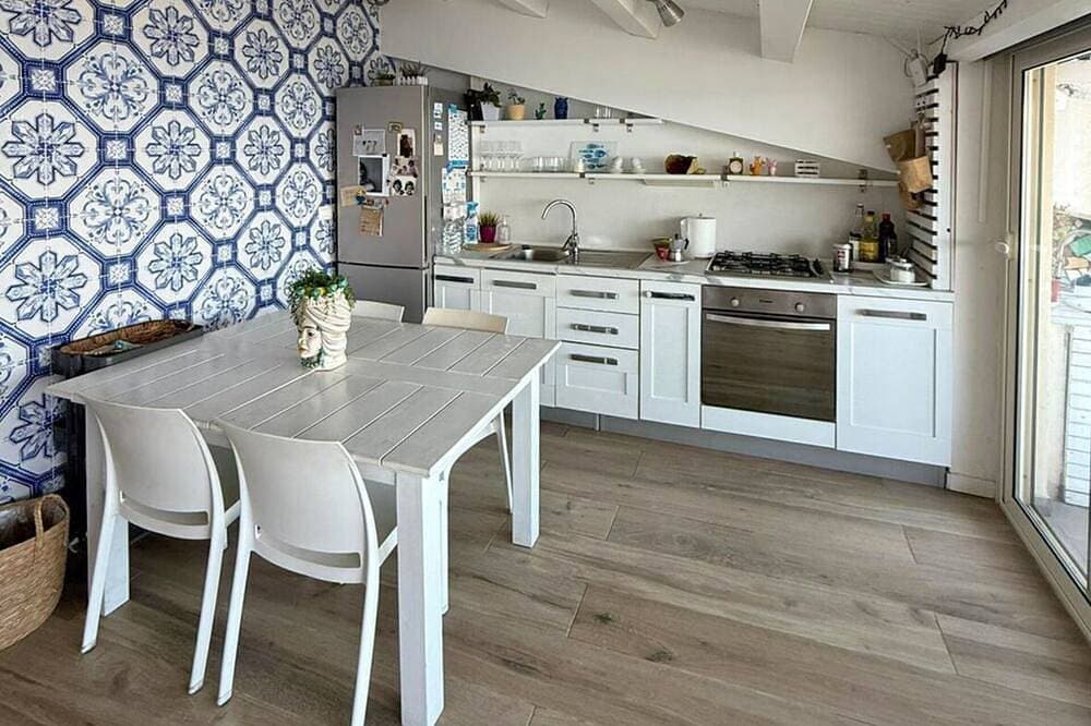 Foto 12 von 22: Modernes Apartment am Meer mit Panoramaterrasse