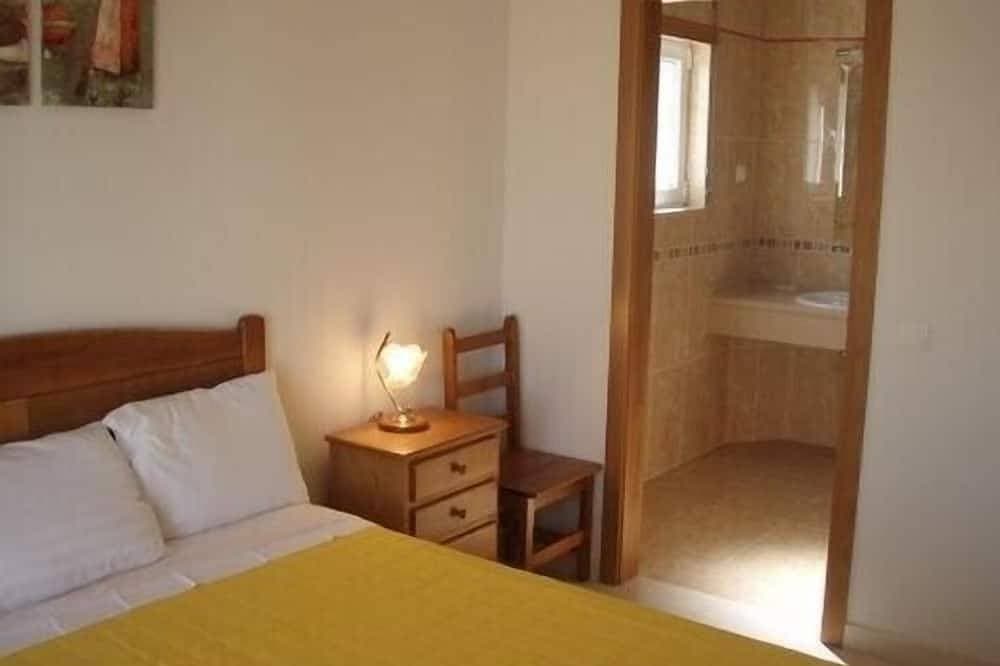 Foto 3 von 30: Villa with 10m x 5m Private Pool and Stunning Sea Views 2kms Beach