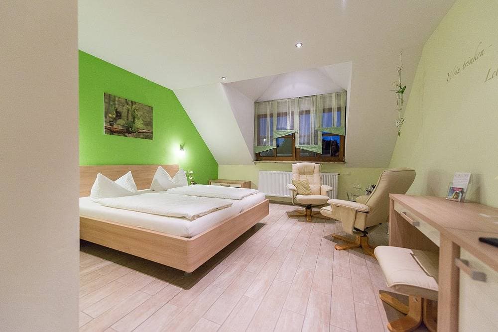 Foto 7 von 9: Weingut Karl Braun - Doppelzimmer 'Frühlingserwachen'