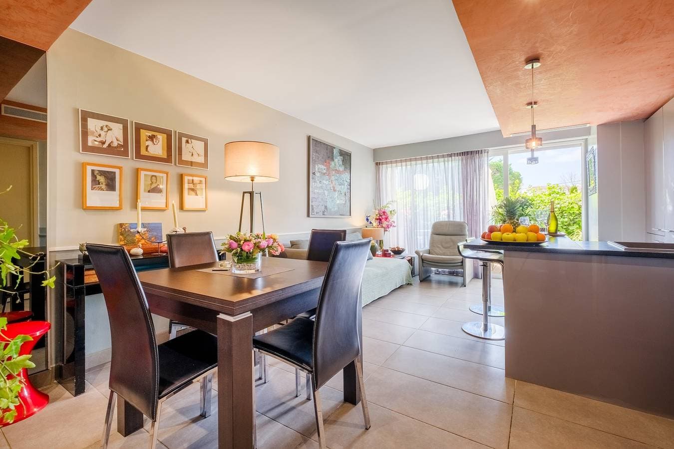 Foto 4 von 27: Ferienwohnung 'Des Vacances De Rêve À Mandelieu' mit Gemeinschaftspool und Klimaanlage
