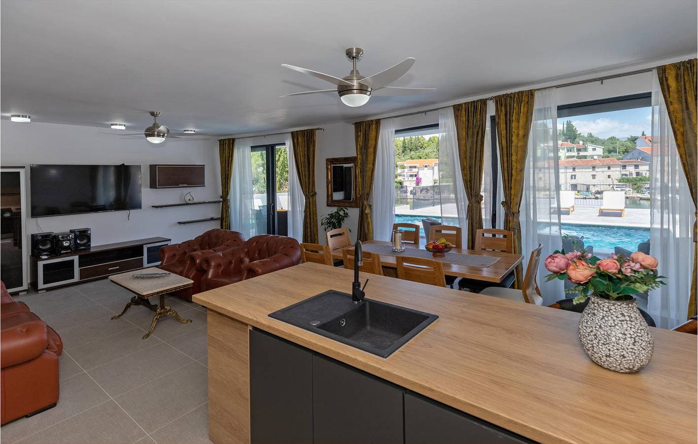 Foto 13 von 52: Gemütliche Ferienwohnung mit Meerblick, Pool, WLAN und Parkplatz – 300 m vom Strand entfernt