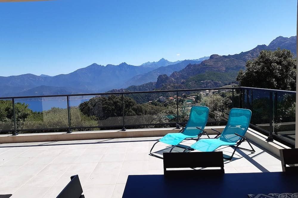 Maison récente face aux calanques de piana 1