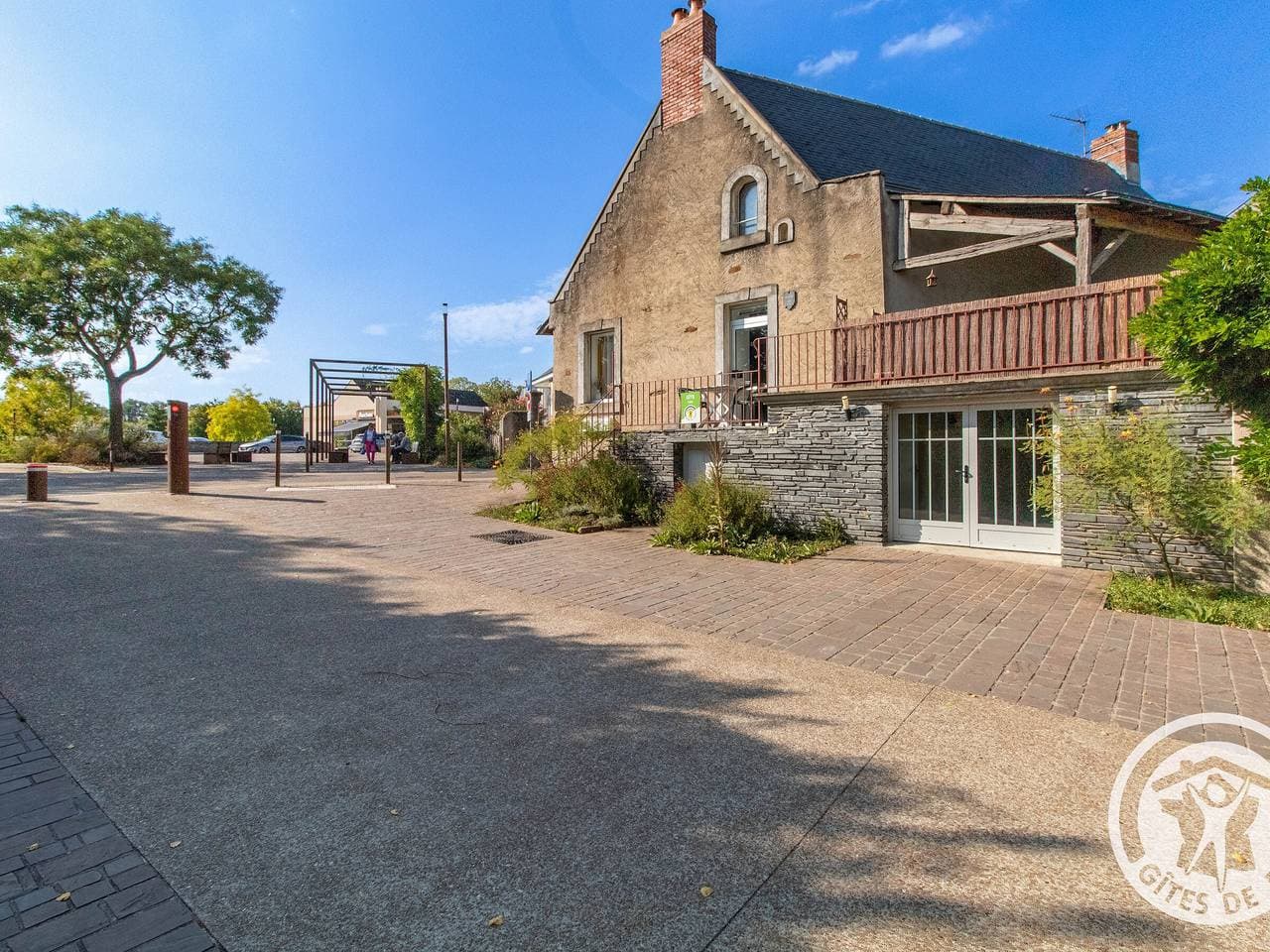 Charmante maison au bord de l'eau, près d'Angers, 2 chambres, confort moderne, idéal pour familles 1