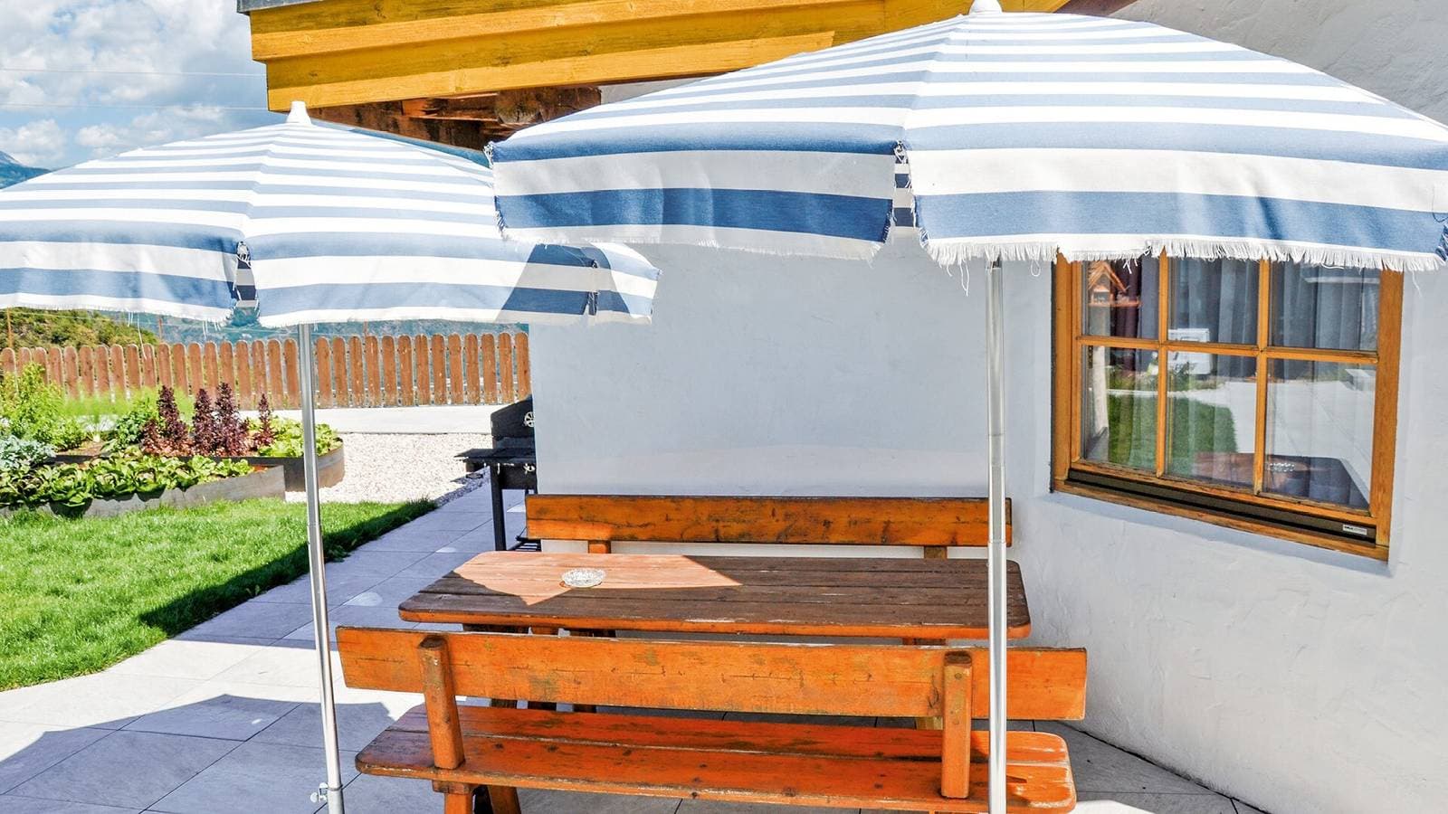 Foto 10 von 27: Ferienwohnung 'Residenz Sonnegg 5' mit Bergblick, Gemeinschaftspool und WLAN