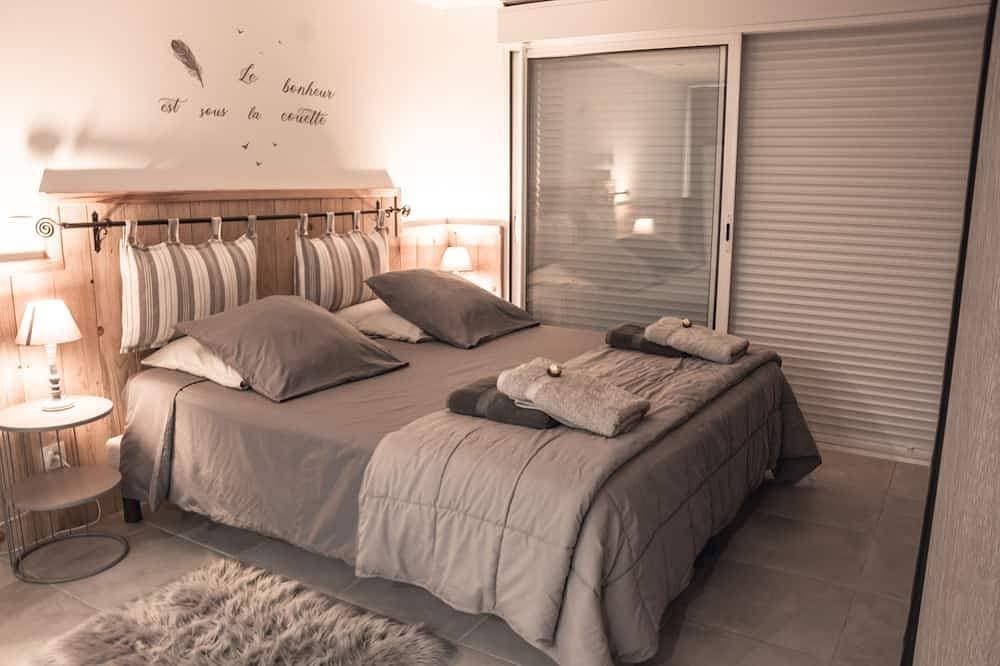 Foto 2 von 23: Cocooning Cottage mit Balnéo 2 Plätze, privatem Pool und Holzterrasse