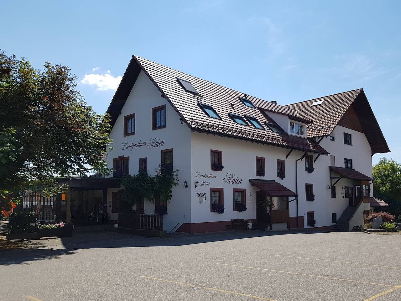 Landgasthaus-Hotel Maien 1