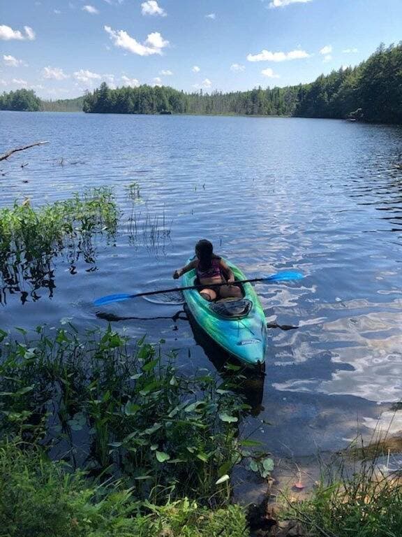 Foto 2 von 39: Gönnen Sie sich einen romantischen Kurzurlaub mit einer Jurte für Paare auf einem 2 Hektar großen Privatgrundstück am Wasser!