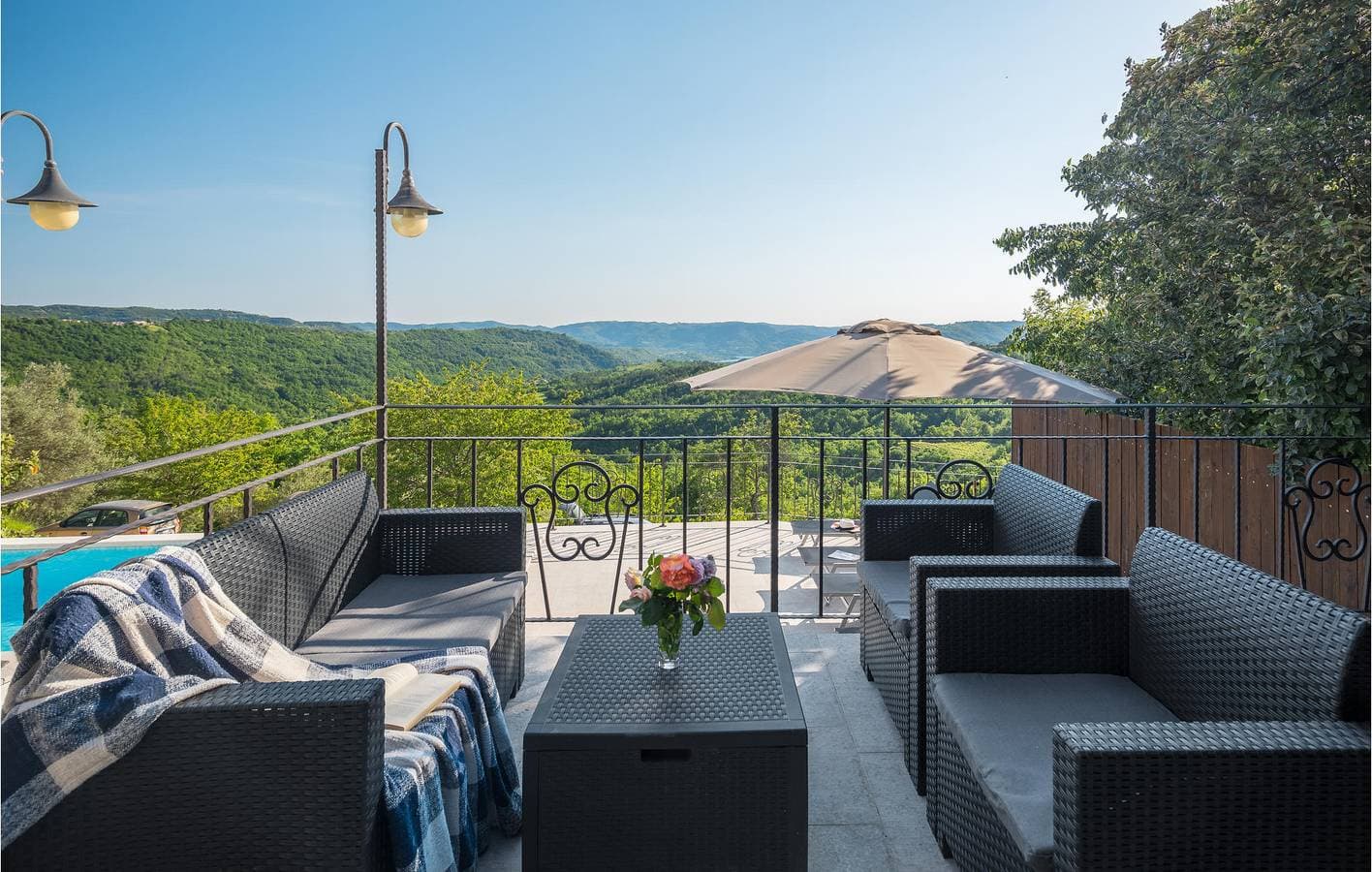 Foto 3 von 52: Charmante 200 m² große Wohnung mit Pool und Terrasse, 2,5 km vom Fluss entfernt
