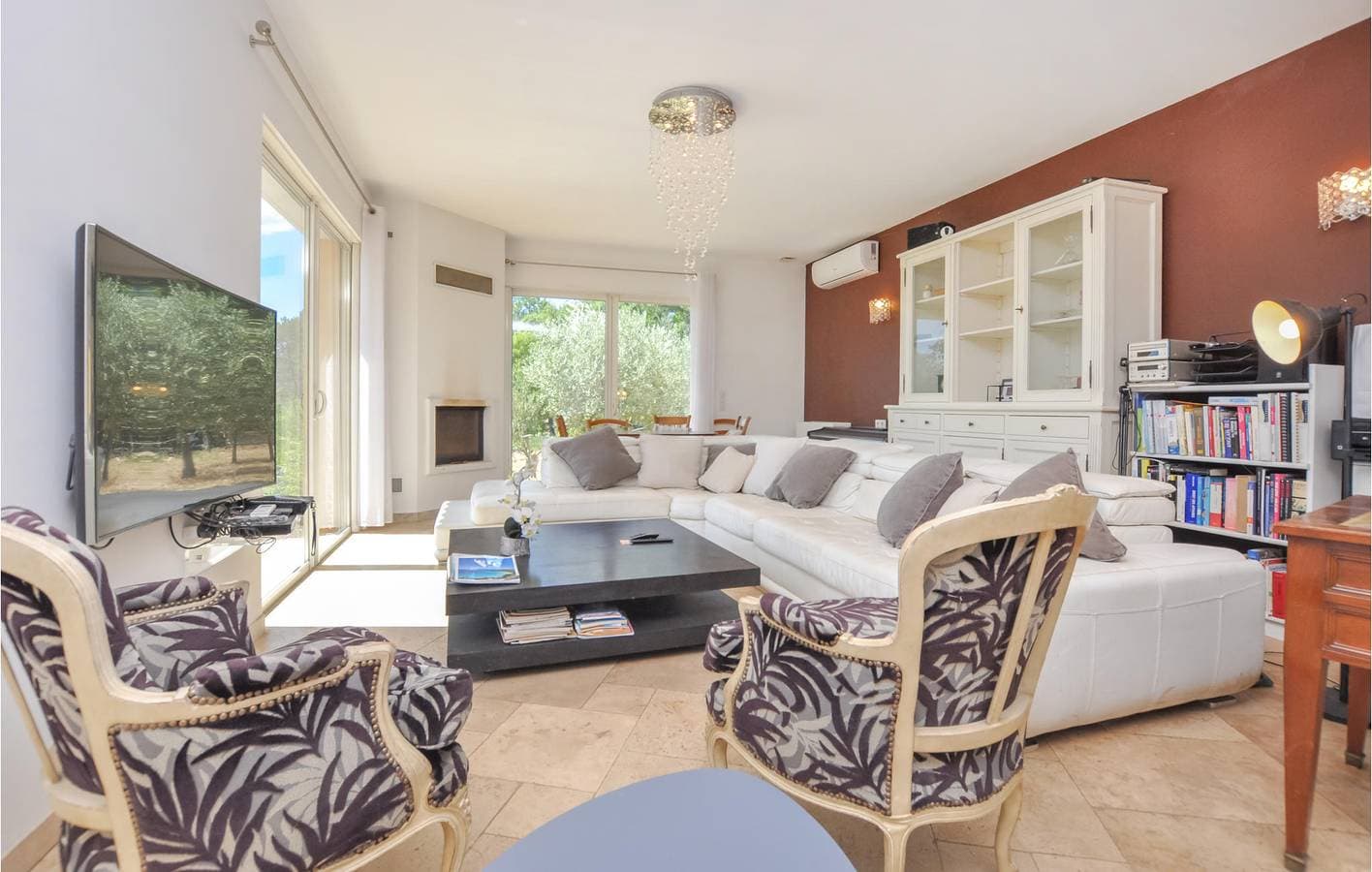 Foto 4 von 23: Poolterrasse mit Wi-Fi, Parkplatz