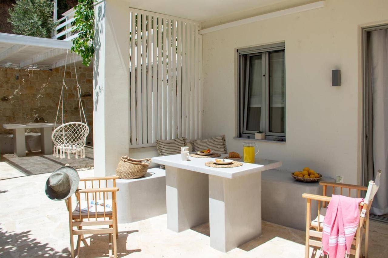 Kynthia Suite - Escape to Seaside Makry Gialos 1