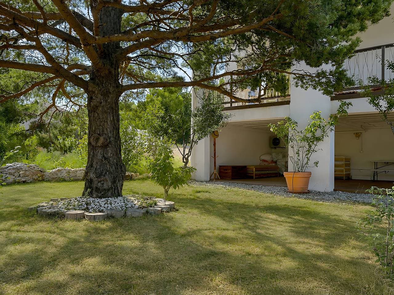 Foto 7 von 19: Studio 'Bulle de Sainte-Baume' mit Bergblick, privater Terrasse und WLAN