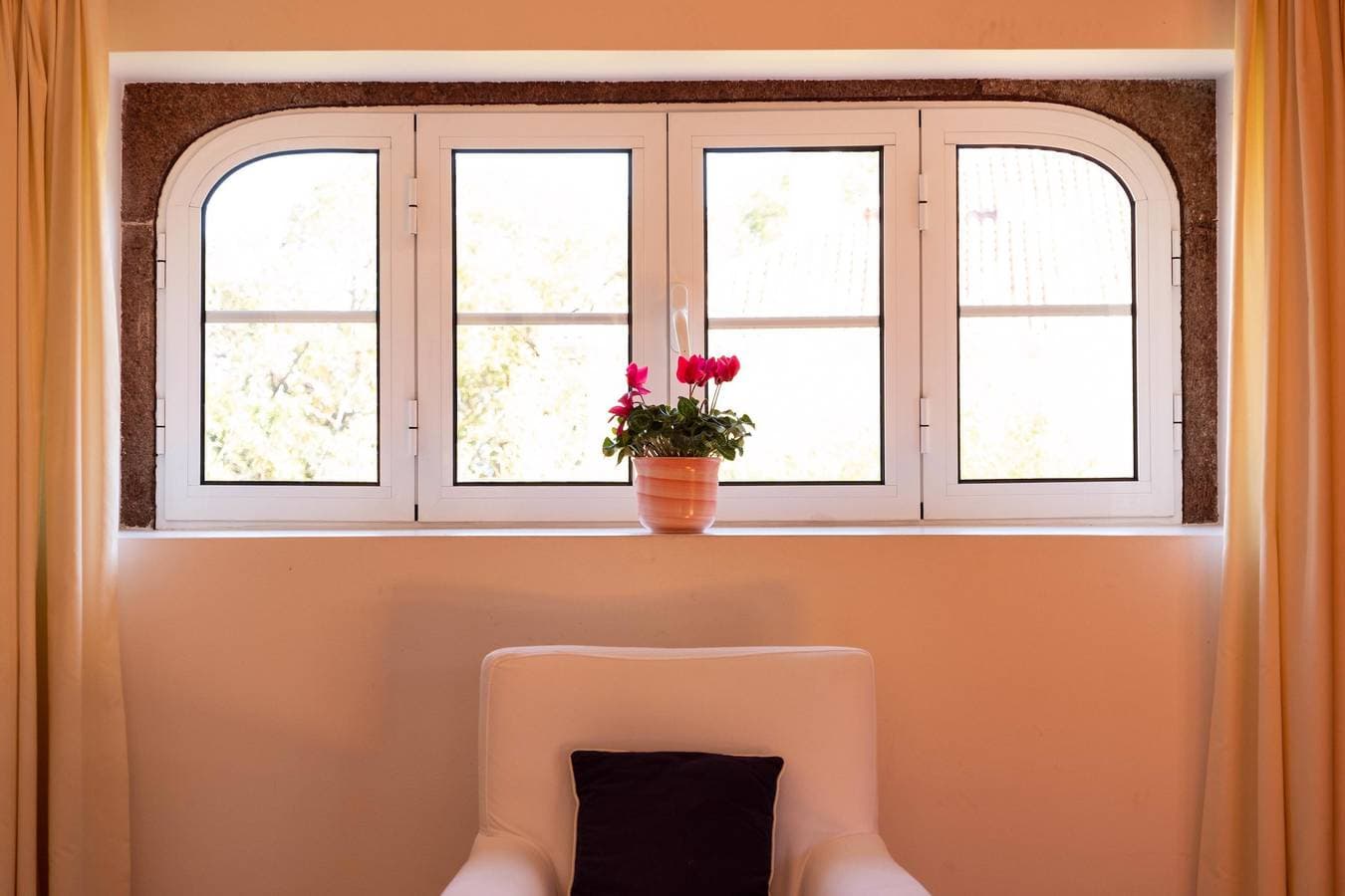 Foto 7 von 25: Charming stone cottage in Funchal | Casa Feitor