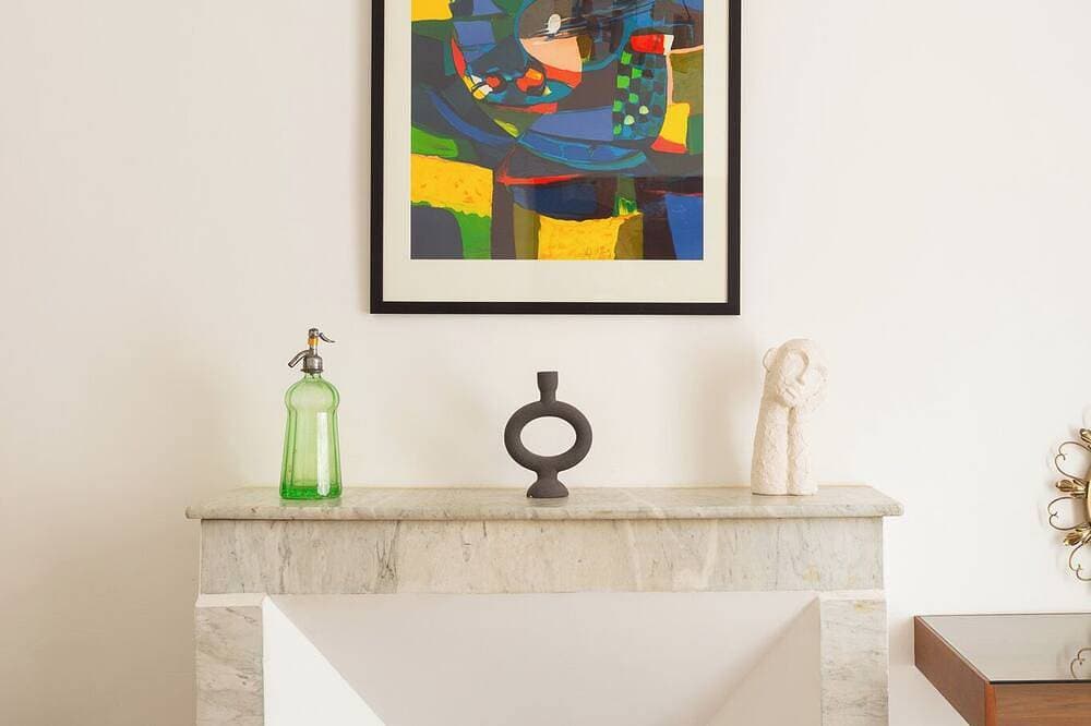 Arty stay with terrace in Lourmarin in the heart of the historic center. 1