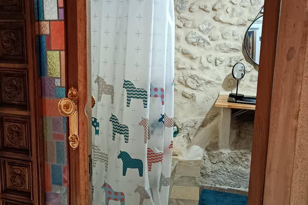 Foto 5 von 24: El Bosquet 1897. 2-Bedroom Vacation Rental. We are pet-friendly.