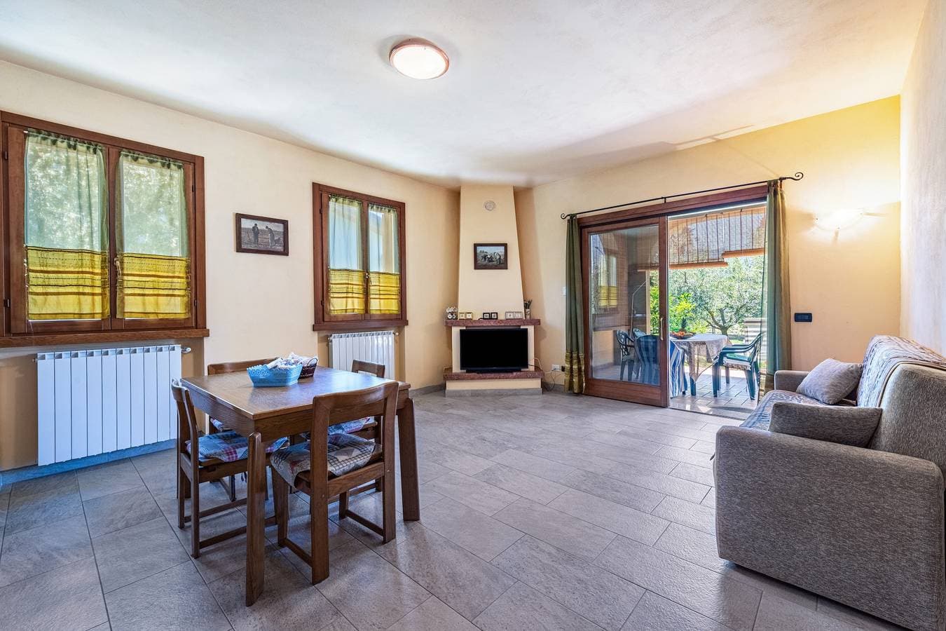 Foto 8 von 23: Ferienwohnung 'Casa Caterina' mit Seeblick, Garten und WLAN