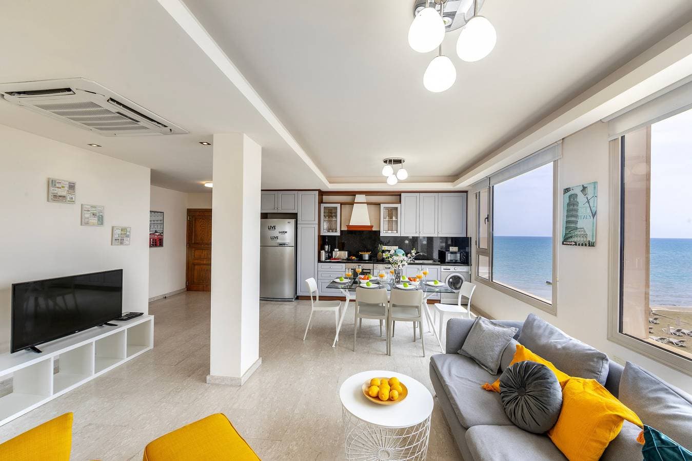 Foto 4 von 25: Mackenzie Eftyhia Beachfront Suite