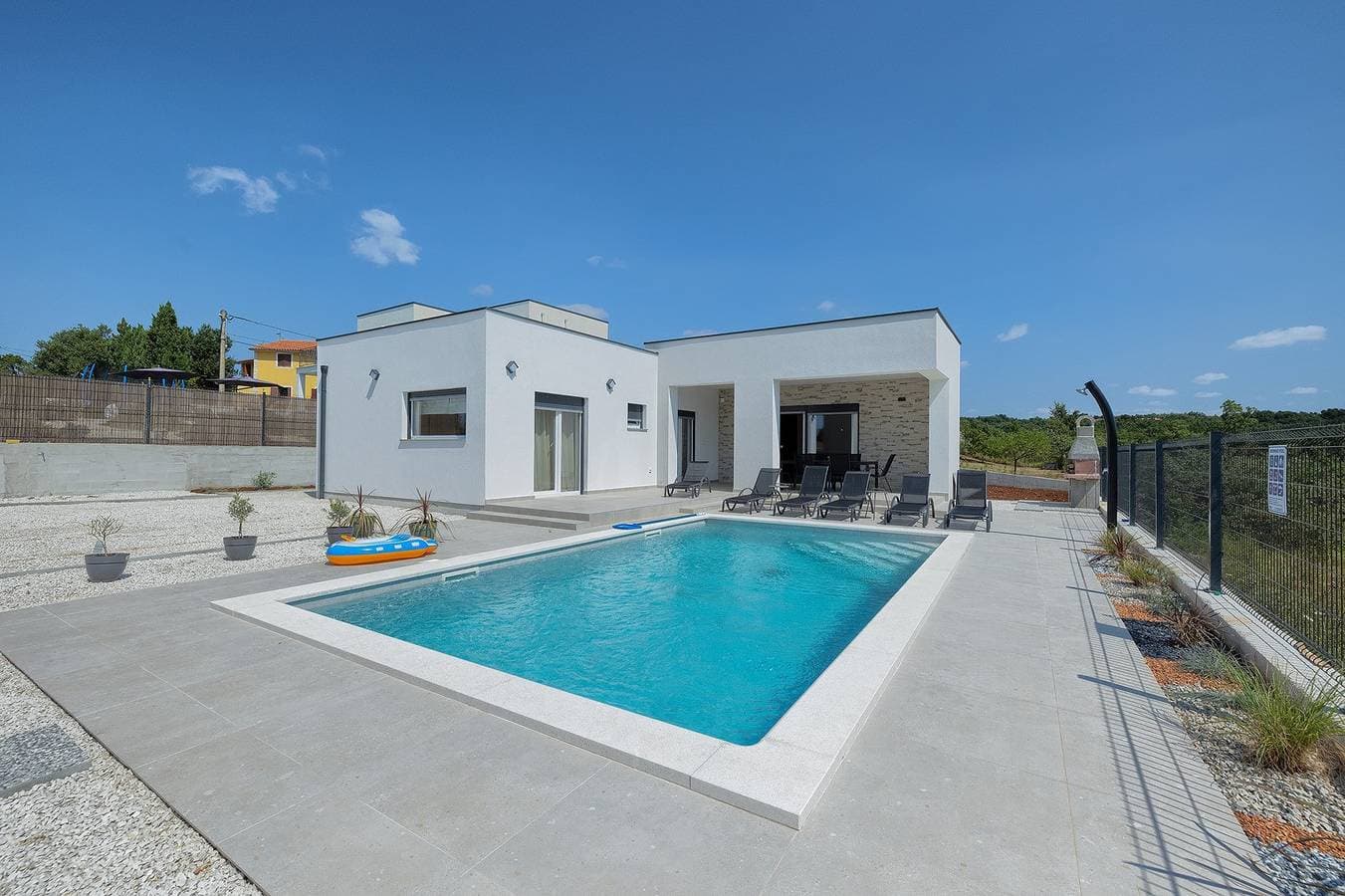 Villa Leny mit Pool und Grill 1