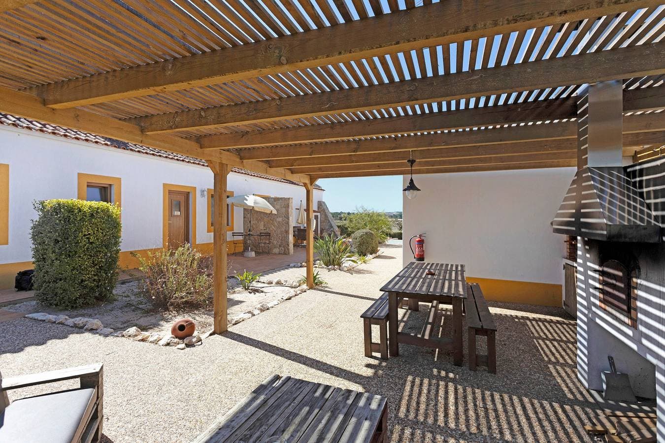 Foto 3 von 25: Ferienhaus Monte do Tanoeiro - Casa da Barrica mit WLAN und Garten