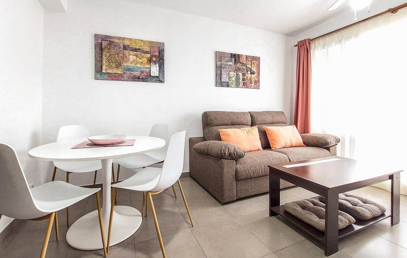 Foto 3 von 19: Modernes Apartment mit Pool, Terrasse und nur wenige Schritte vom Strand Playa Masbó entfernt