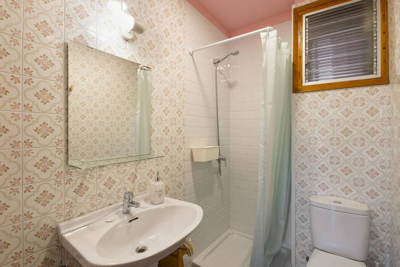 Foto 12 von 22: Ferienwohnung 'Vall' mit Bergblick, Gemeinschaftsgarten und Wi-Fi