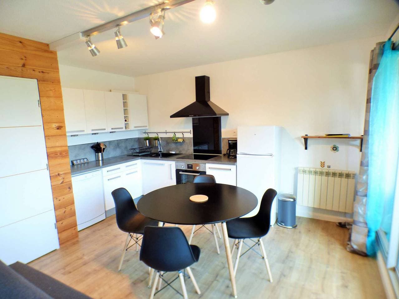 Foto 3 von 10: Renovierte Wohnung, Residenz mit Swimmingpool im Dorf Saint Mandrier
